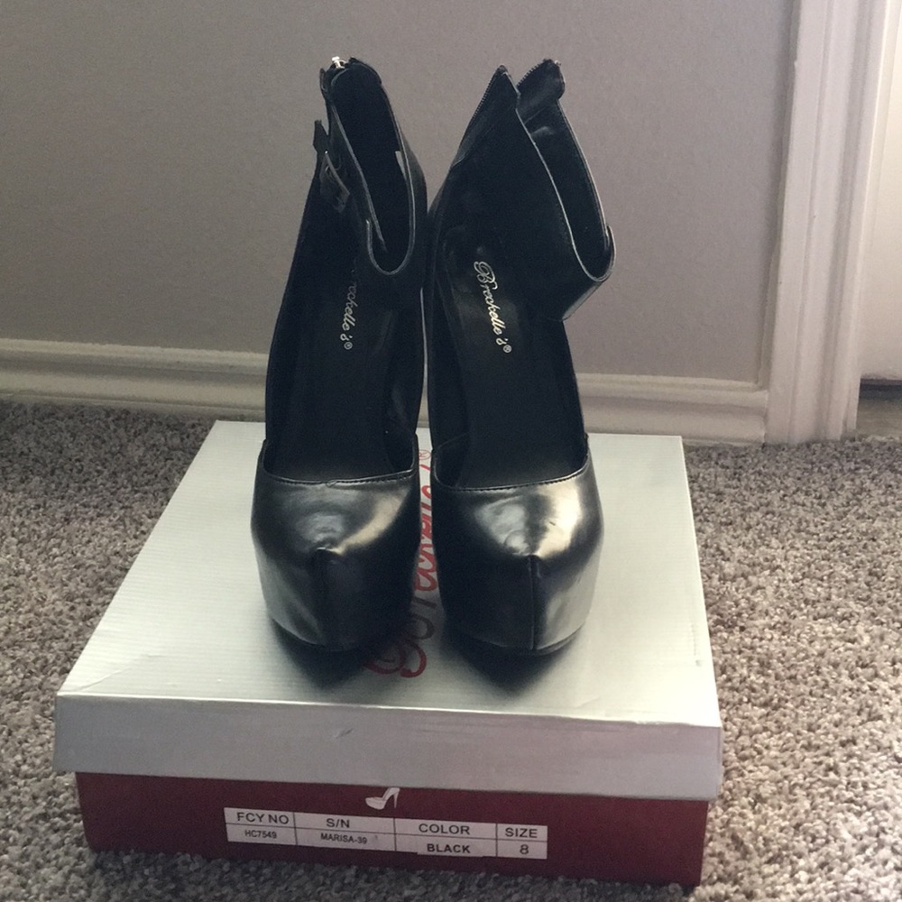 Shoes - Picture 8 of 12
